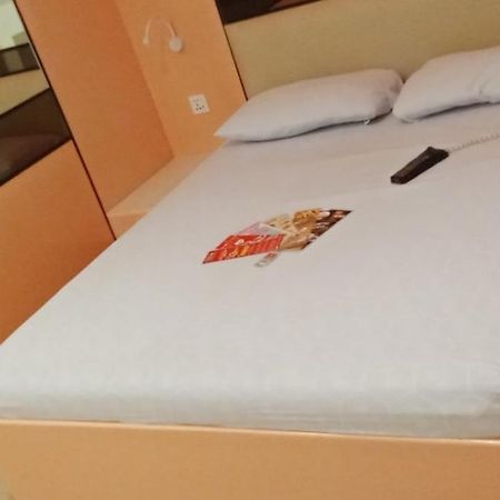 Hotel Sogo Buendia Pasay Esterno foto