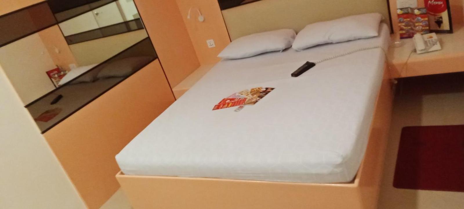 Hotel Sogo Buendia Pasay Esterno foto