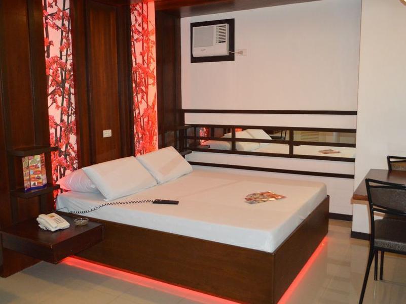 Hotel Sogo Buendia Pasay Esterno foto