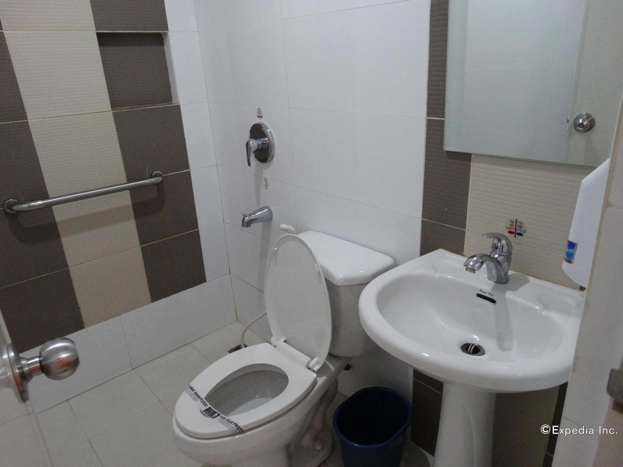 Hotel Sogo Buendia Pasay Esterno foto