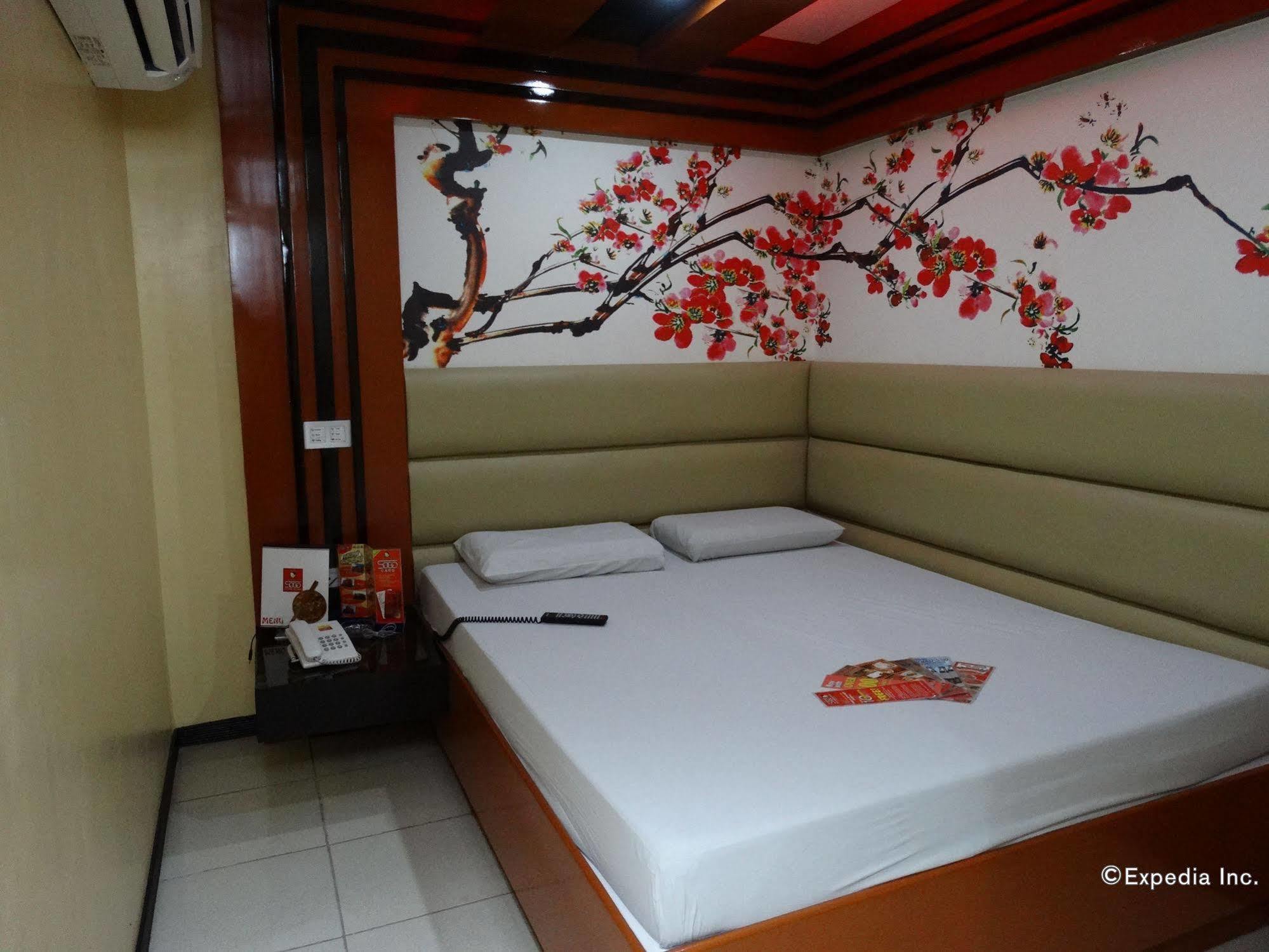 Hotel Sogo Buendia Pasay Esterno foto