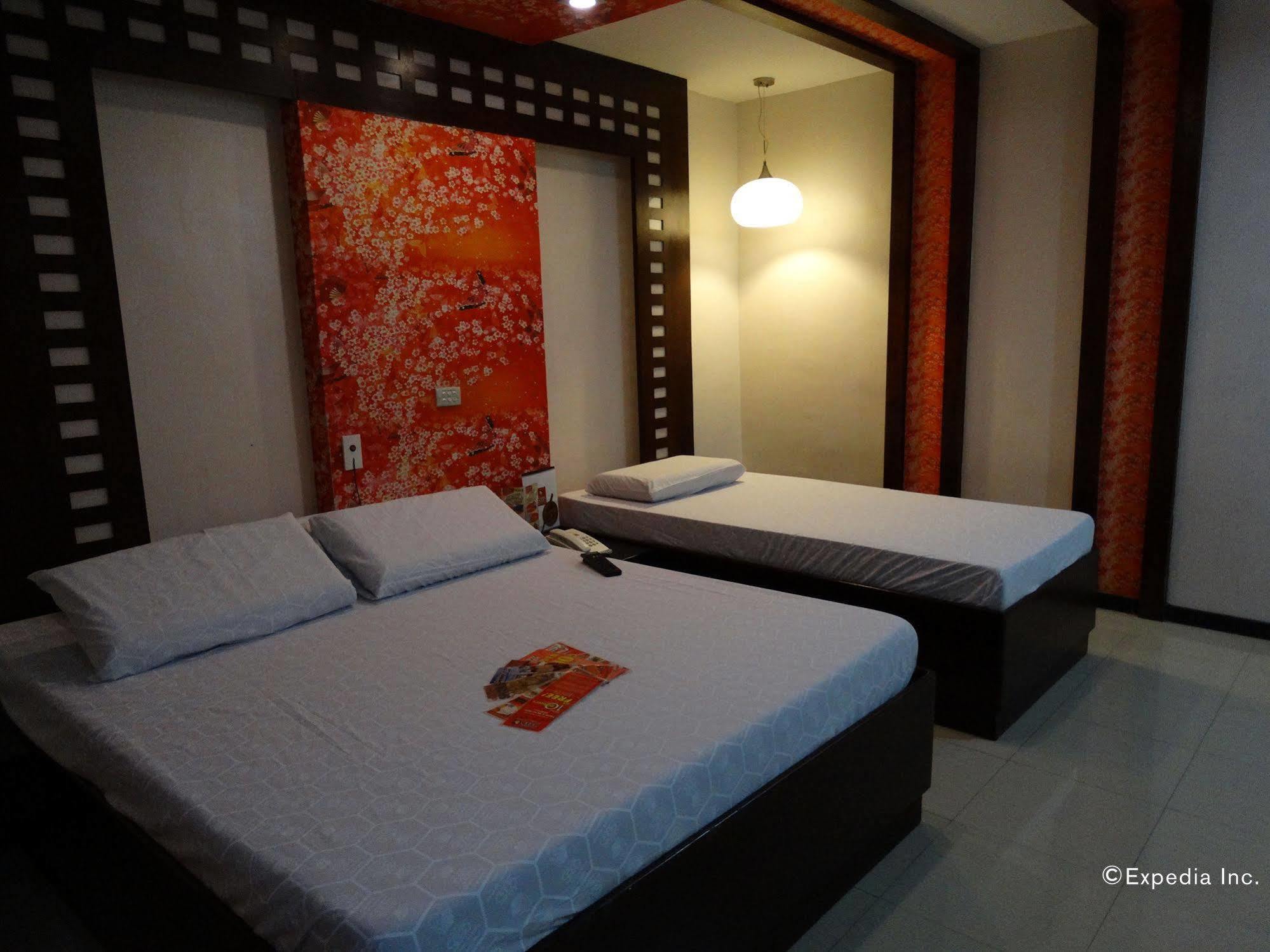 Hotel Sogo Buendia Pasay Esterno foto