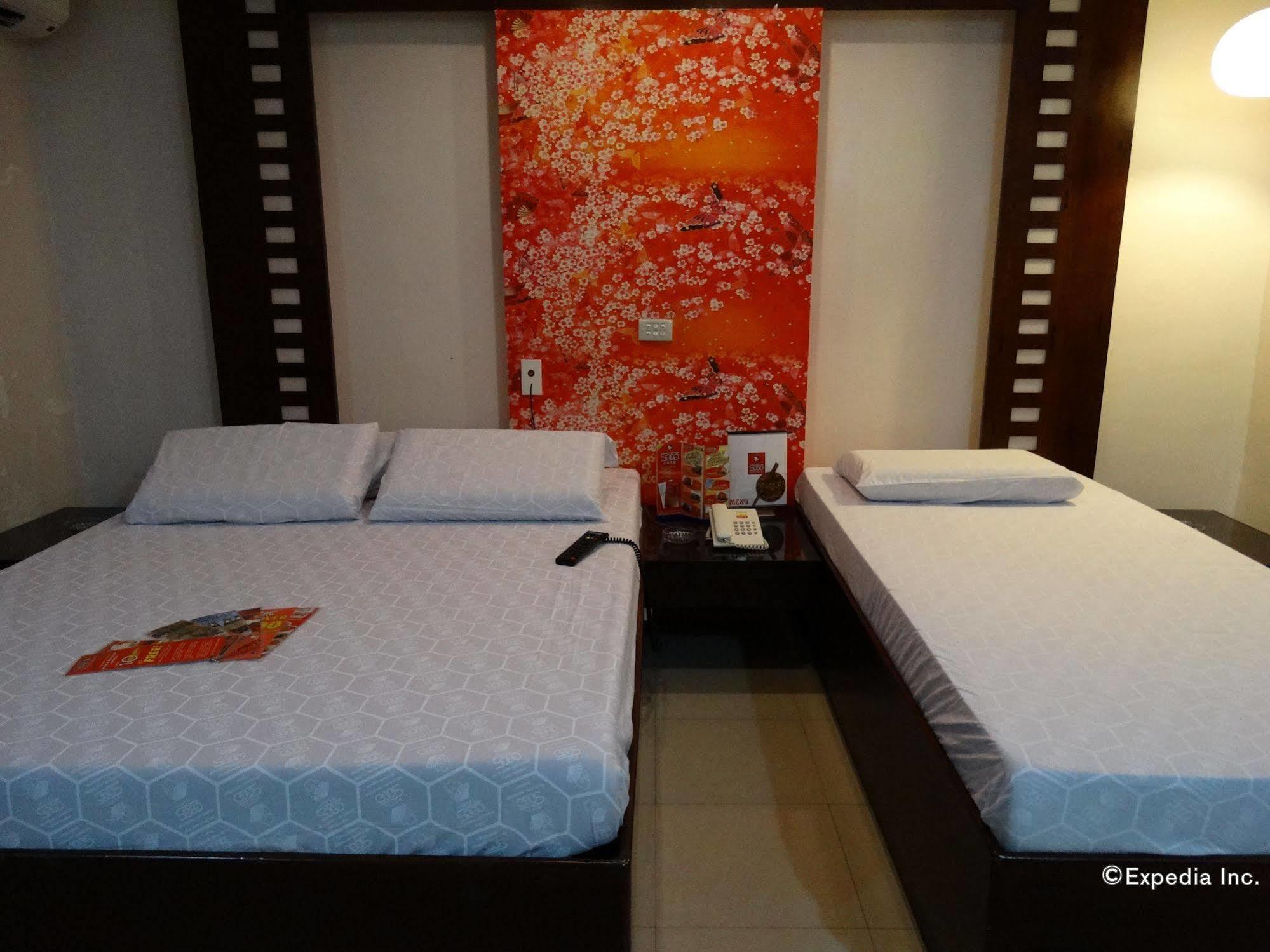 Hotel Sogo Buendia Pasay Esterno foto