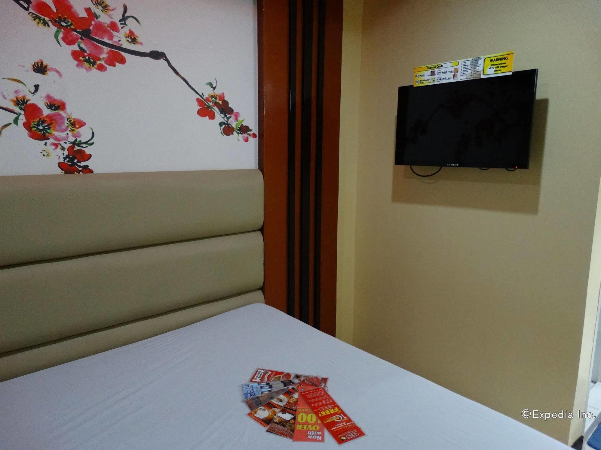 Hotel Sogo Buendia Pasay Esterno foto