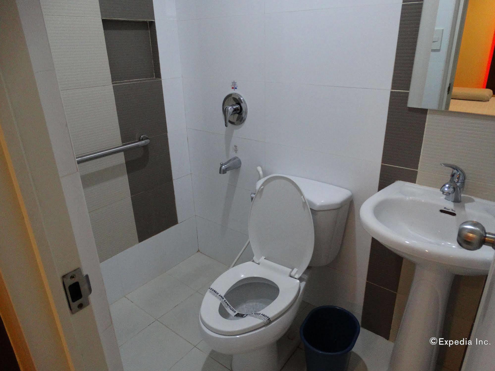 Hotel Sogo Buendia Pasay Esterno foto