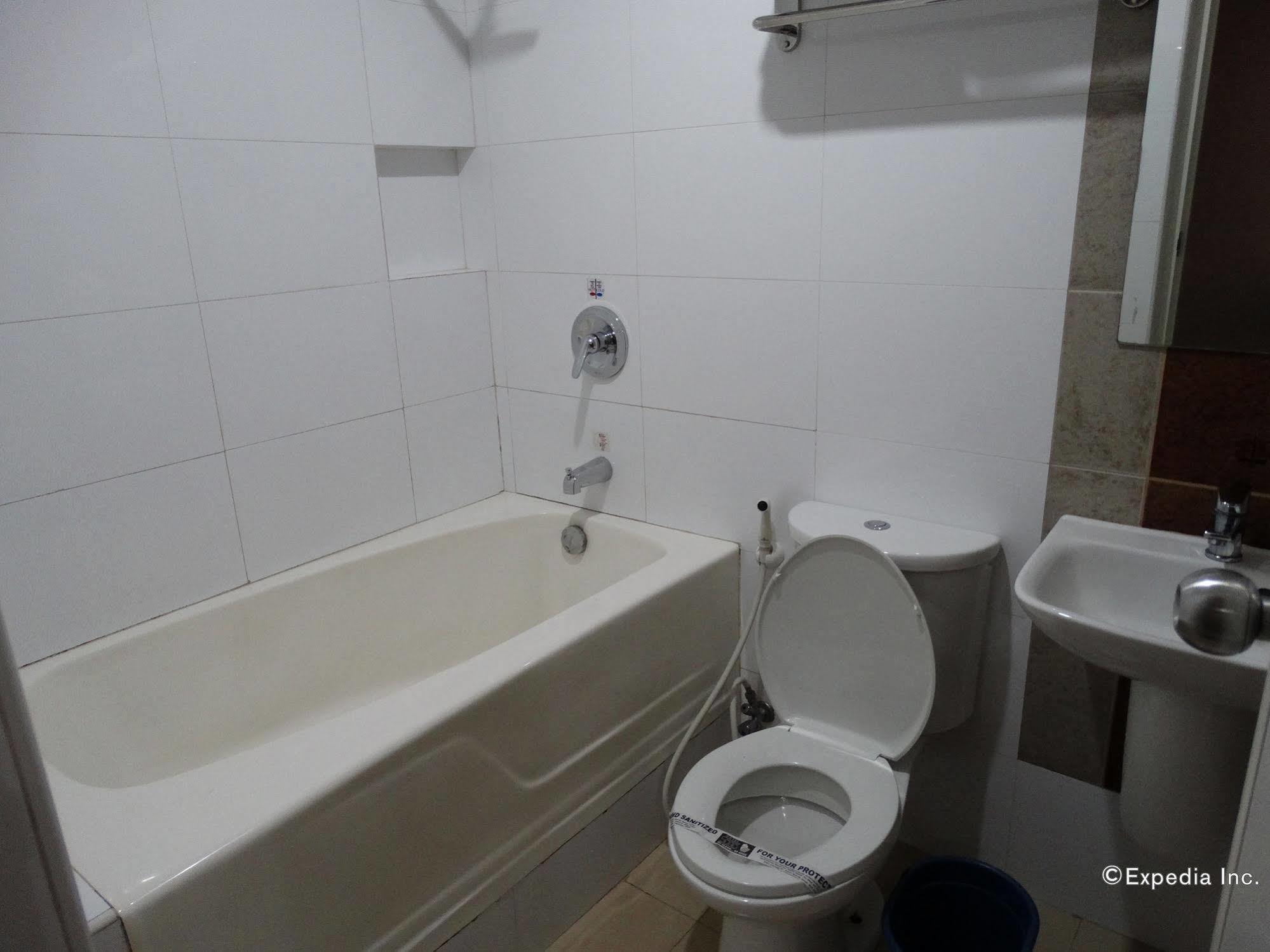 Hotel Sogo Buendia Pasay Esterno foto