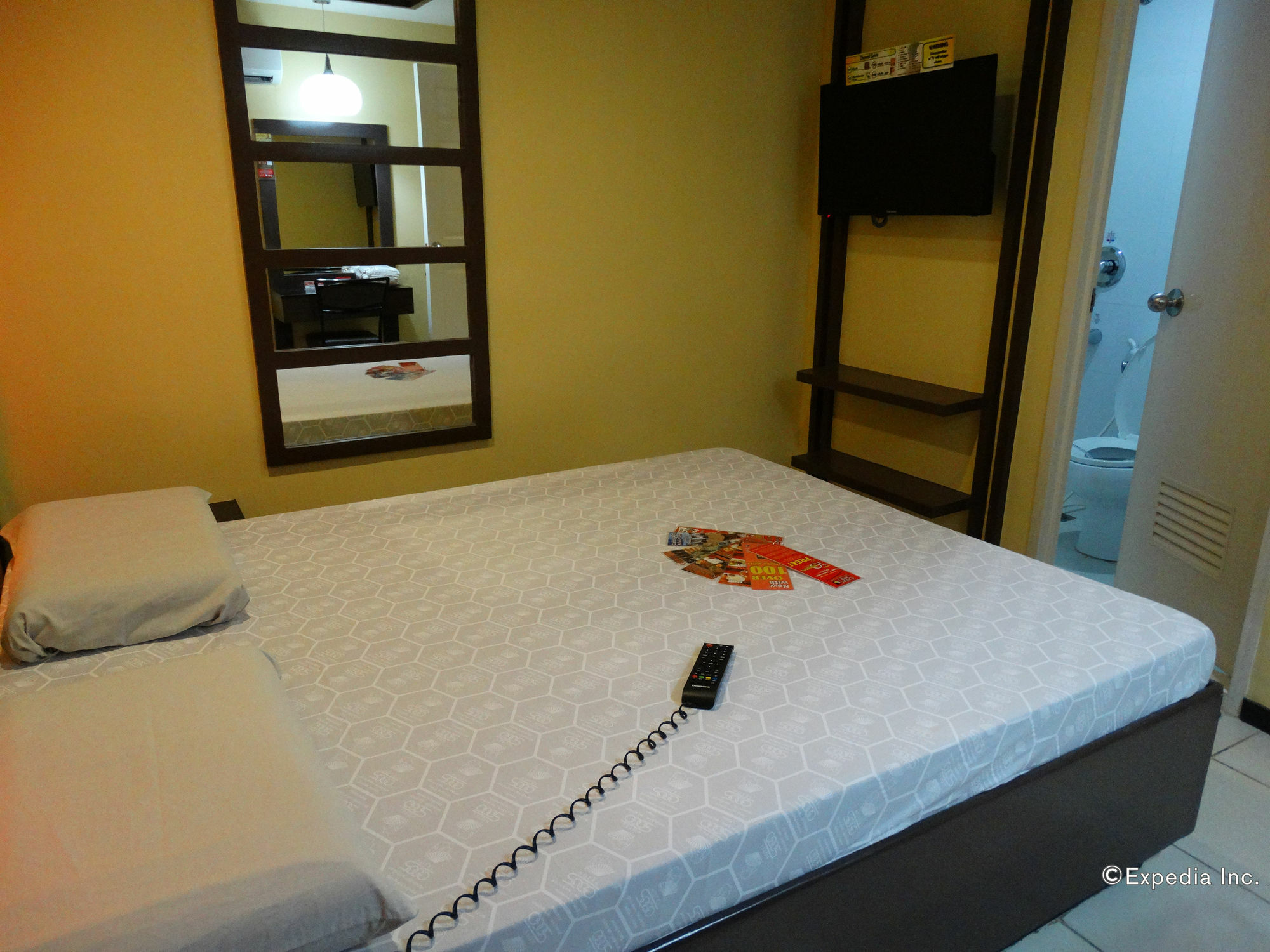 Hotel Sogo Buendia Pasay Esterno foto